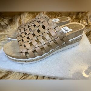 New.  Bella Vita Oaklynn Leather Slip on Wedge Sandals. Sz 8.